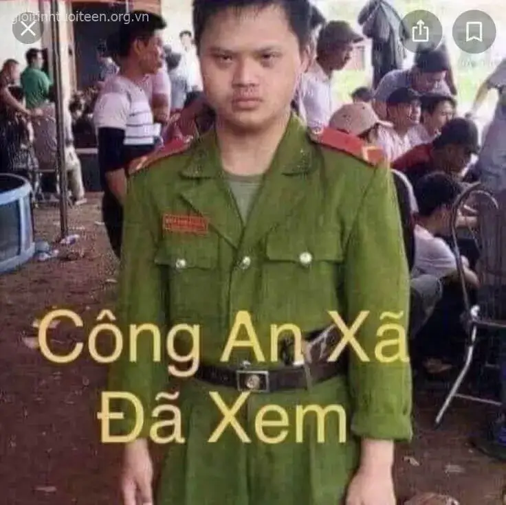 Ảnh chế công an xã nghiêm túc nhưng trông hài hước