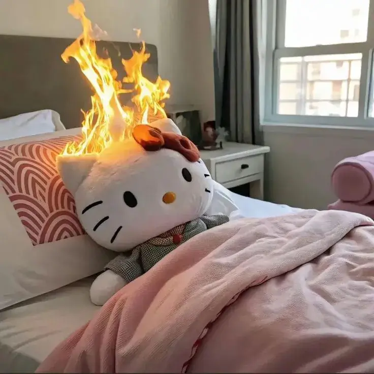 Ảnh chế mèo kawaii ánh mắt ngờ vực buồn cười.