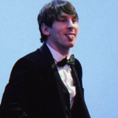 Messi lè lưỡi tạo meme viral cực mạnh