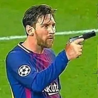 Messi cầm súng, không hiểu luật mới của FIFA