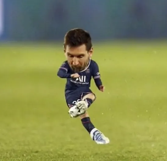 Ảnh biếm họa Messi với đôi chân siêu to khổng lồ