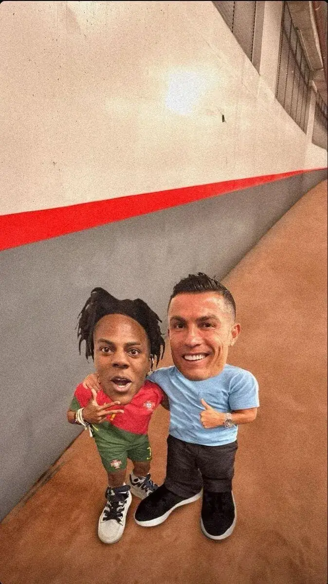 Biếm họa Ronaldo gương mặt hài hước