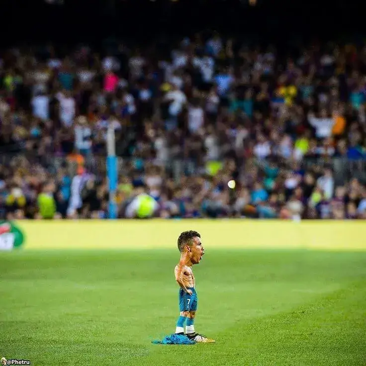 Hình chế Ronaldo đôi mắt tròn xoe như hoạt hình