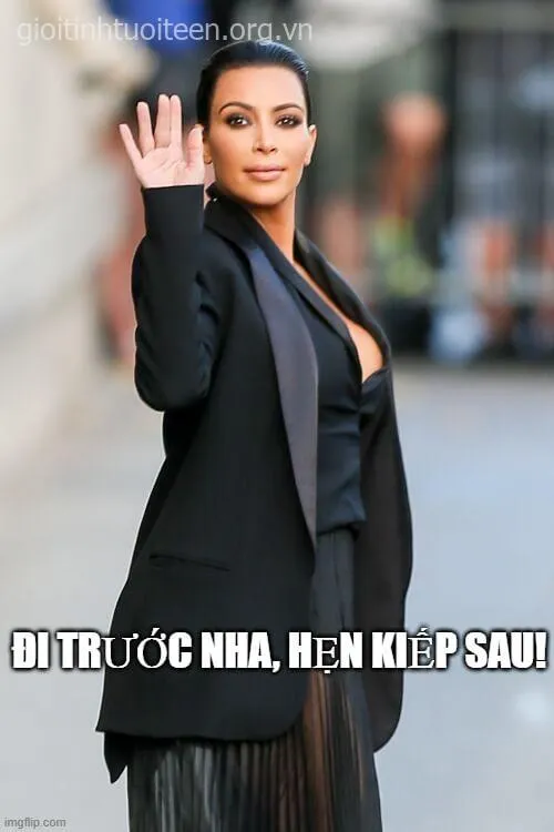 Biểu cảm tạm biệt gượng cười nhưng lòng đầy hụt hẫng