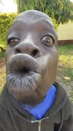 Hình troll anh da đen quắc mắt khó chịu hài