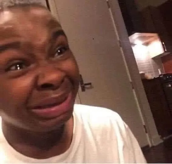 Hình vui anh da màu nhìn xuống đất ngơ ngác