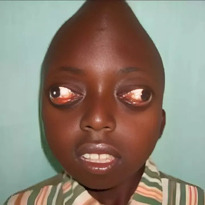 Ảnh chế người da đen nhìn trộm ngại ngùng hài