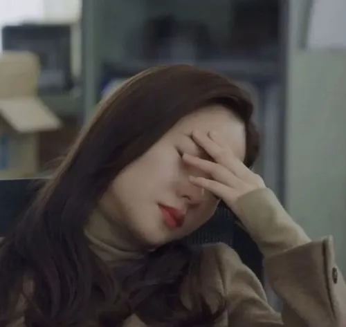 Hình troll nụ cười nửa miệng toát lên khí chất chán chường