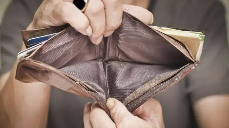 Meme chế cạn ví nhưng vẫn pha trò