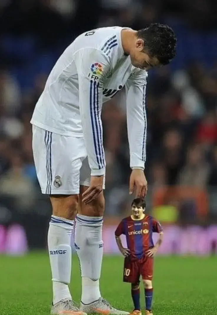 Meme CR7 khổng lồ và Messi bé xíu viral