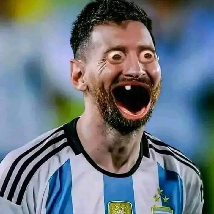 Khuôn mặt Messi lộ rõ những toan tính đầy mưu mẹo