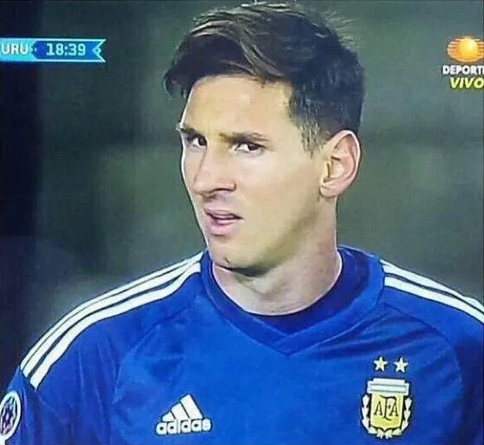 Messi buồn rầu vì quên mang áo thi đấu may mắn