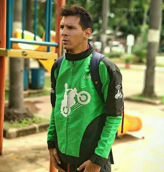 Khi Messi vuốt tóc như người mẫu quảng cáo