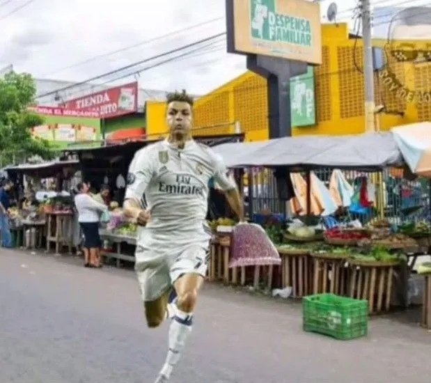Biếm họa Ronaldo chạy hết tốc lực
