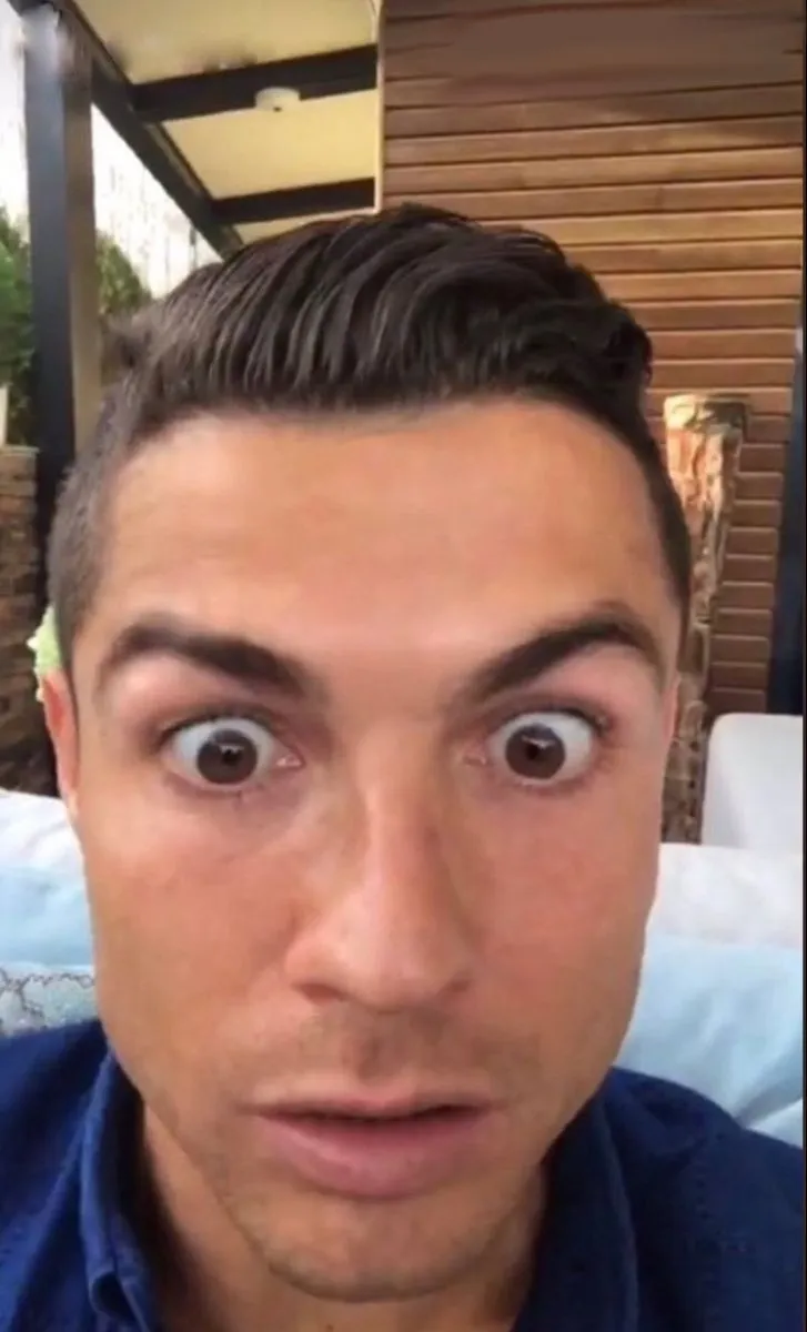 Hình chế Ronaldo trợn mắt ngạc nhiên