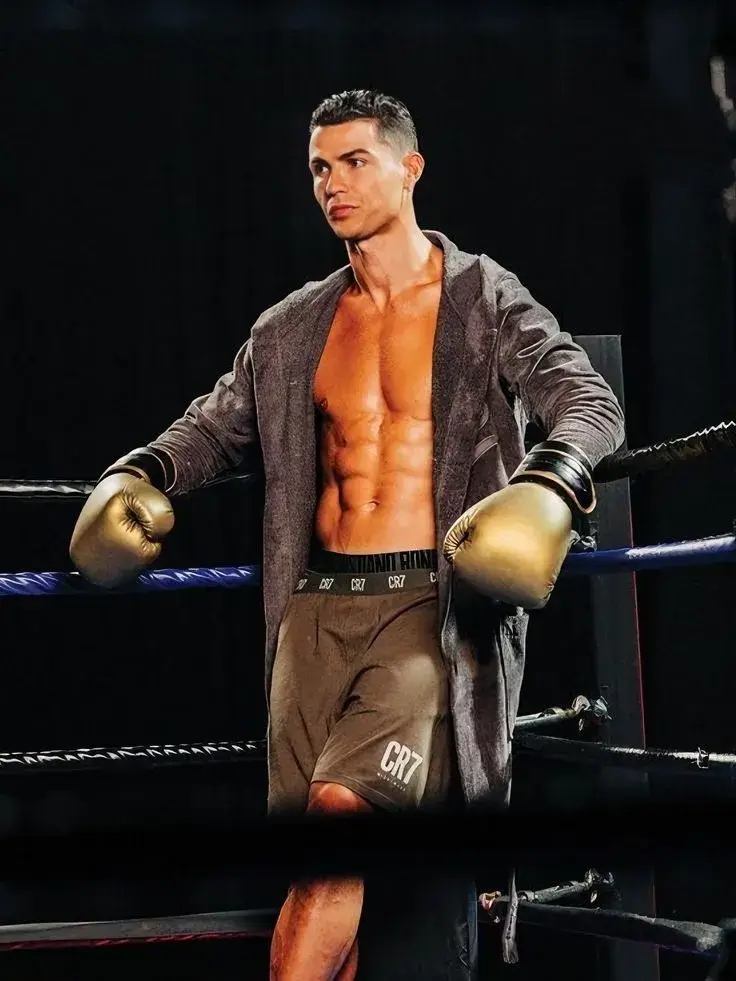 Hình chế Ronaldo troll vui trên võ đài