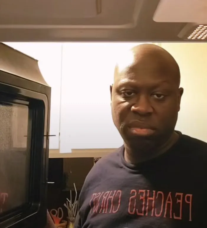 Liếc ngang liếc dọc tạo hiệu ứng hài cực mạnh