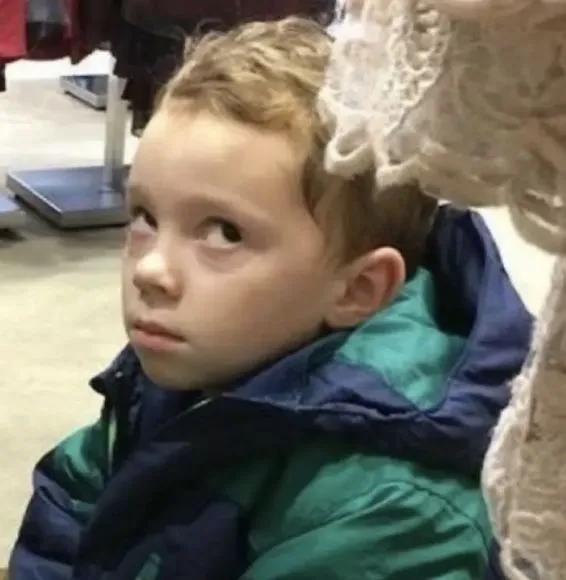 Ánh mắt phán xét gợi sự đồng cảm cộng đồng mạng