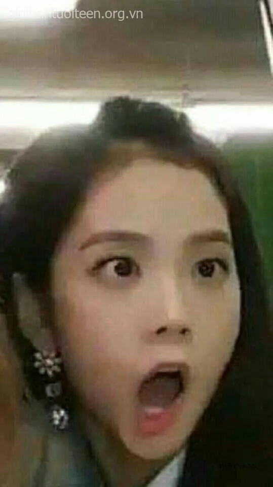 Meme choáng váng gương mặt lúng túng, ánh mắt cay cú