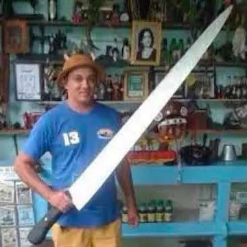 Ảnh chế cầm dao nhìn đáng sợ nhưng vui.