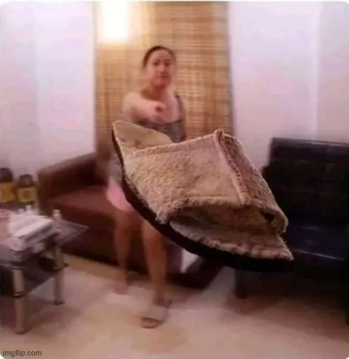 Hình troll cầm dép chọi cực độc đáo và bá đạo