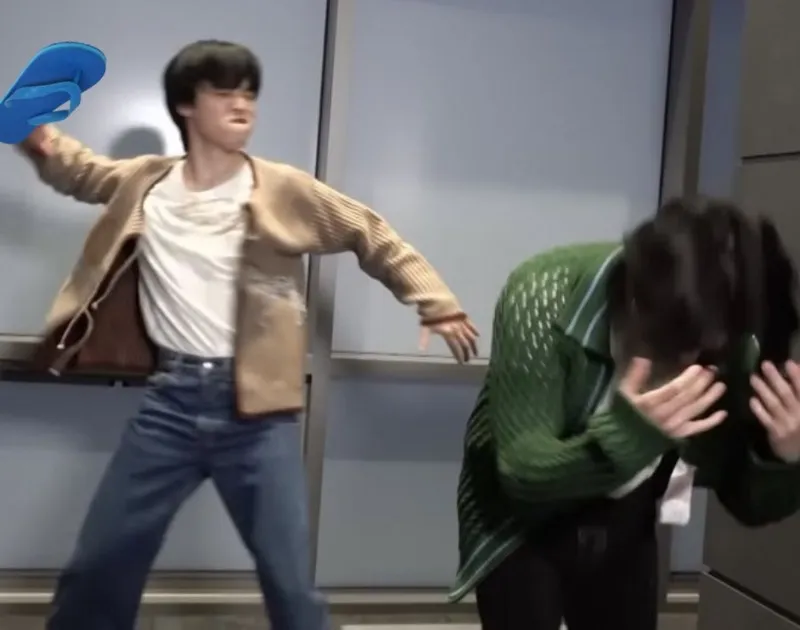 Meme troll chọi dép đầy sáng tạo và cực hài