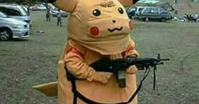 Meme Pikachu chỉa súng đáng sợ