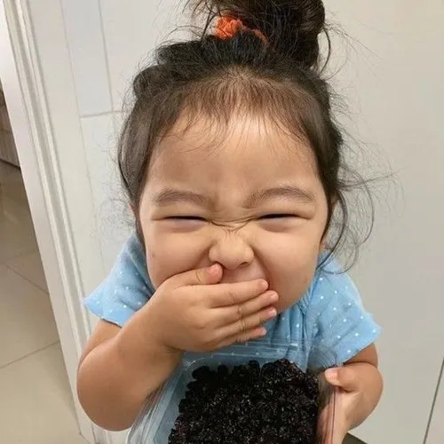 Meme baby smile gây bão TikTok