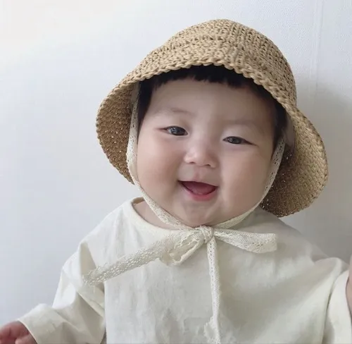 Meme baby cười gây cười lan tỏa