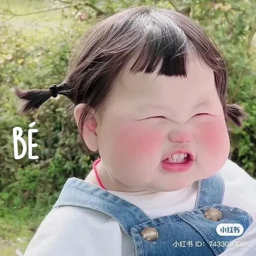 Meme hài biểu cảm em bé cười cute