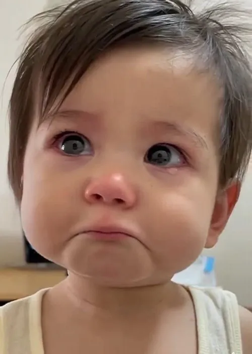 Ảnh chế em bé khóc khiến ai cũng nhớ tuổi thơ