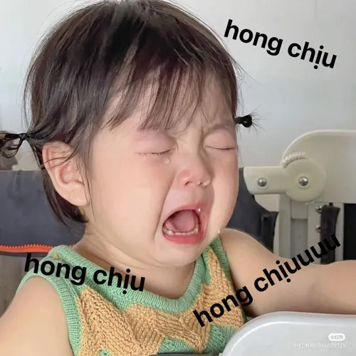 Meme baby khóc gây bão mạng vì độ dễ thương vô cực