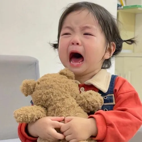 Nước mắt baby hóa “vũ khí meme” siêu đáng yêu