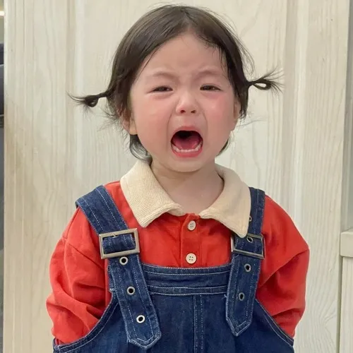 Ảnh chế baby mếu máo khiến dân mạng xỉu