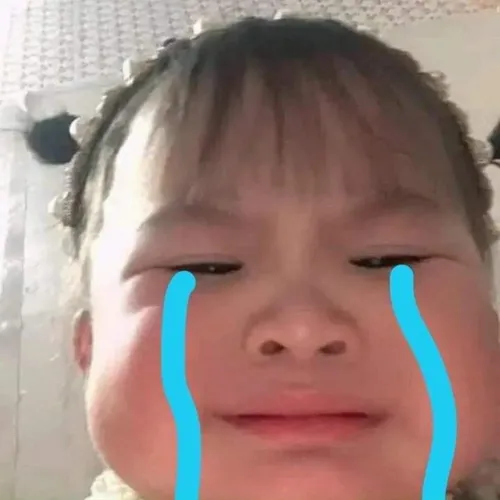 Meme chế baby rưng rưng nước mắt dễ thương