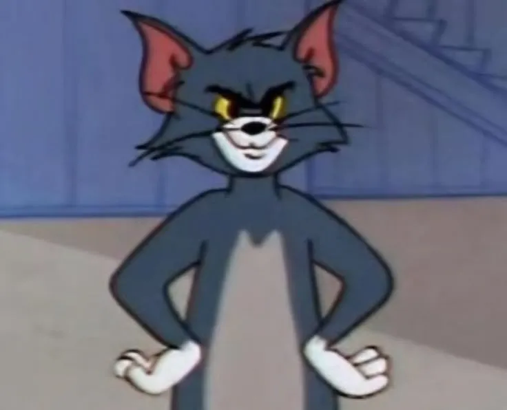 Tom troll cute, dáng đứng ngộ nghĩnh.