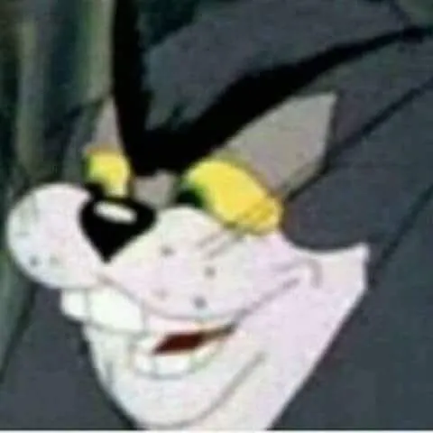 Meme mèo Thomas cười rất gian xảo