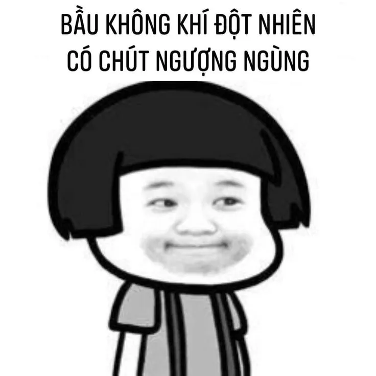 Ánh mắt lấp lánh nhưng đôi môi mím chặt nhịn