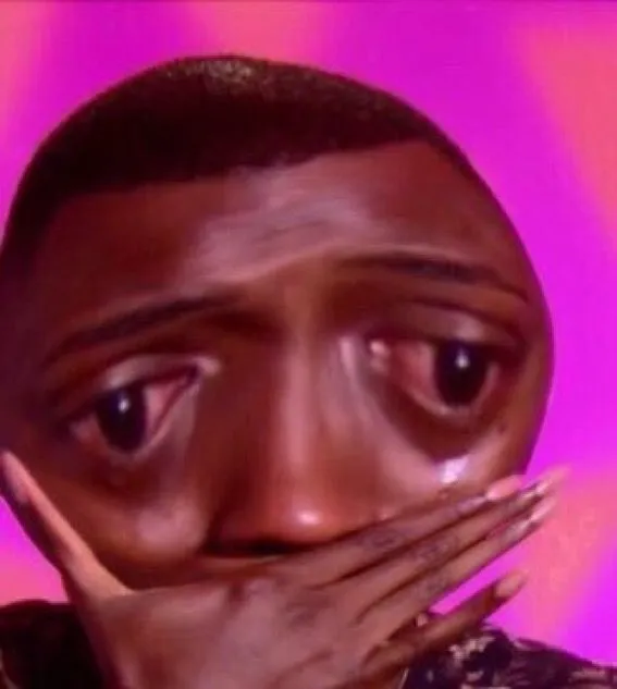 Khuôn mặt căng thẳng vì kìm nén nụ cười gượng