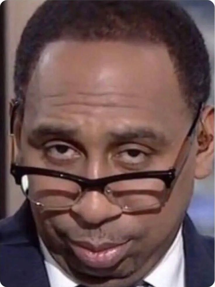 Biểu cảm méo mó khi cố gắng nhịn cười thảm hại