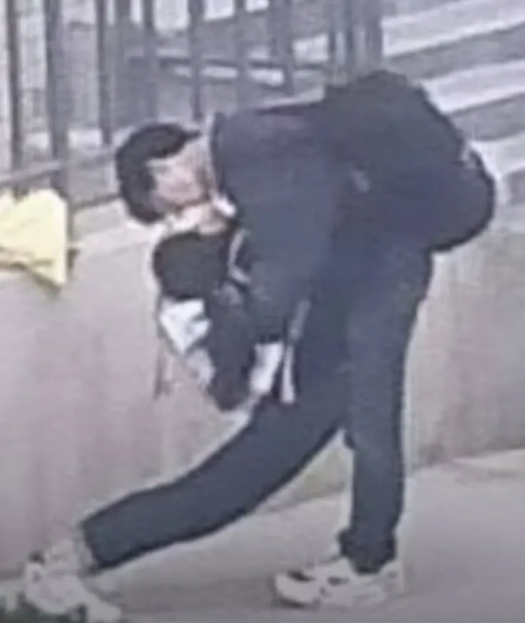 Meme ôm nhau yêu thương nồng nàn