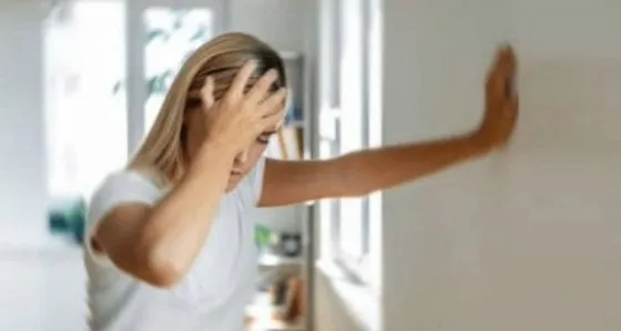 Meme ôm đầu sốc ngầu lòi