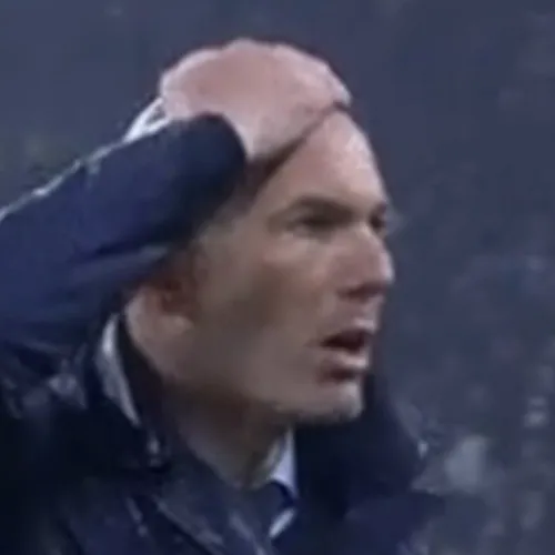 Meme ôm đầu bất lực bùng nổ