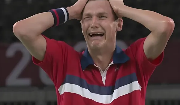 Meme ôm đầu cạn lời dở khóc dở cười