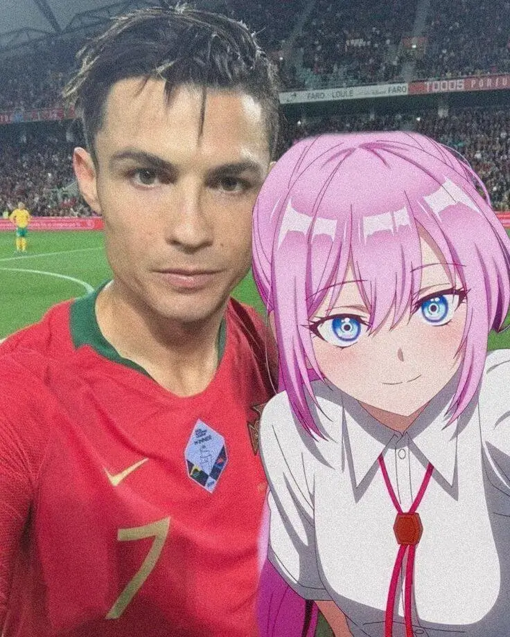 Meme Ronaldo hài hước cùng cô gái anime