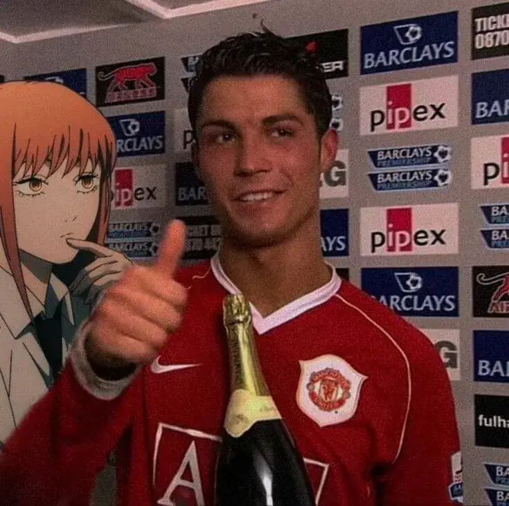 Ảnh chế Ronaldo lầy lội, đọc caption cười xỉu luôn