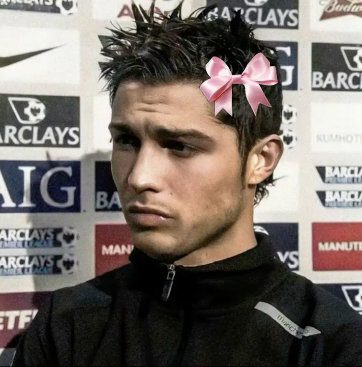 Biếm họa Ronaldo gương mặt lạ