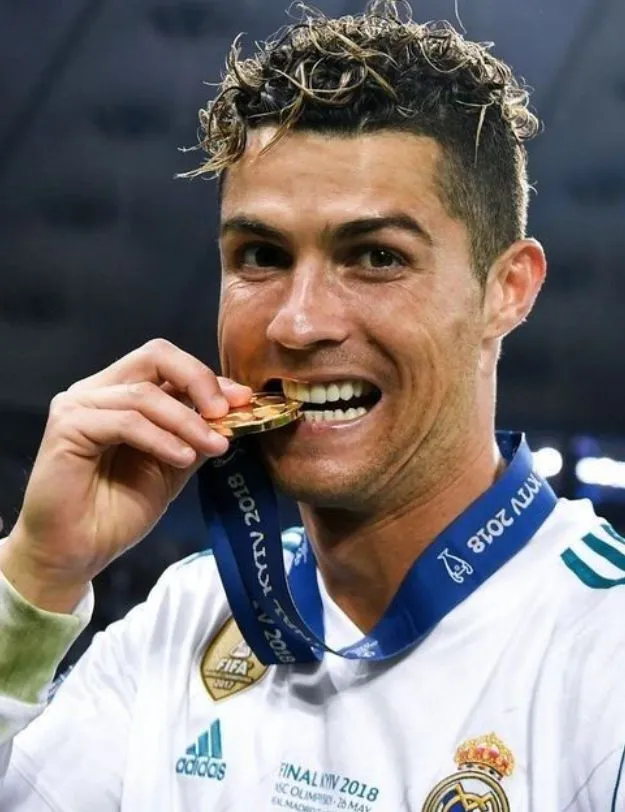 Ảnh chế Ronaldo hài khó đỡ