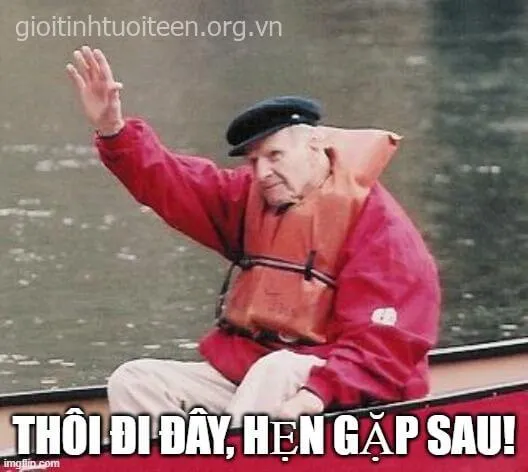 Meme tạm biệt biểu cảm mếu máo, dáng đứng quê độ đáng yêu