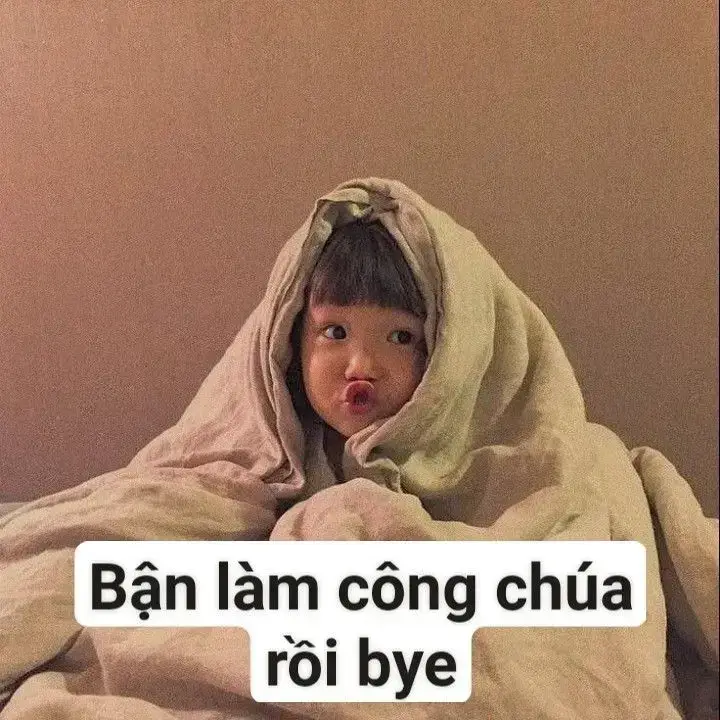 Meme tạm biệt với gương mặt buồn rầu, ánh mắt xa xăm
